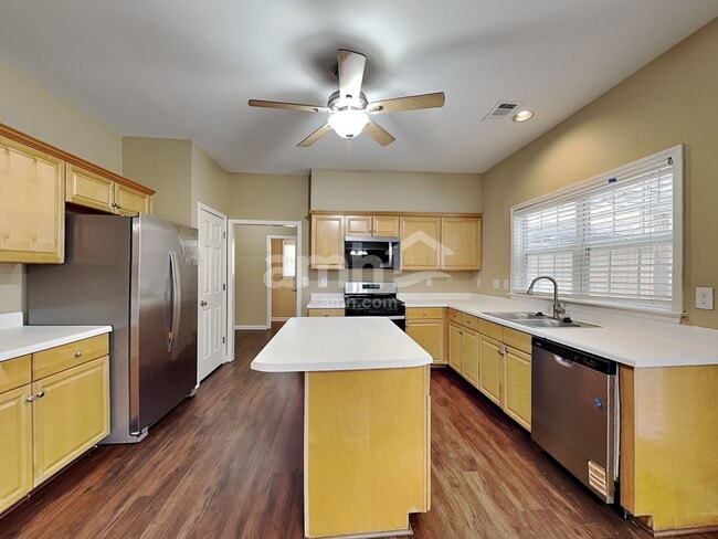 Photo - 5715 Oxborough Way