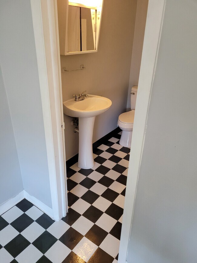 Full Bathroom off Bdrm - 358 E Duncan St Unit 358