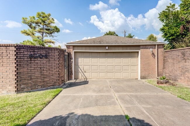 Building Photo - 9206 Beringwood Dr