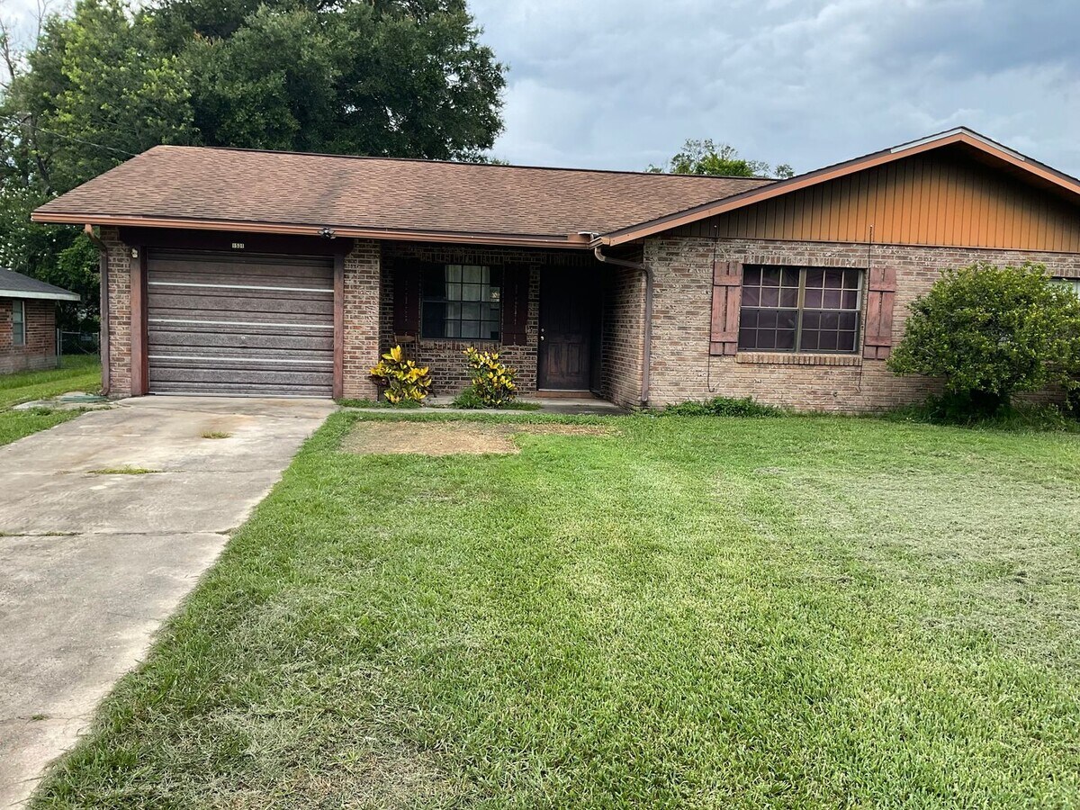 Nice half of duplex - Nice half of duplex