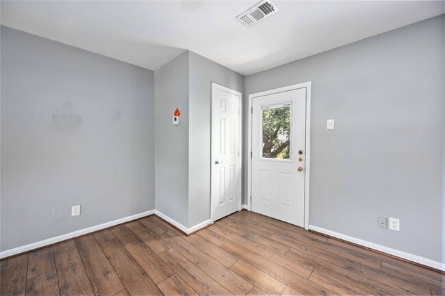Photo - 2119 N Austin Ave Unit C