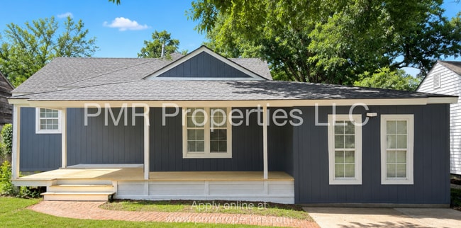 Building Photo - 3 Bedroom/ 1 Bathroom House