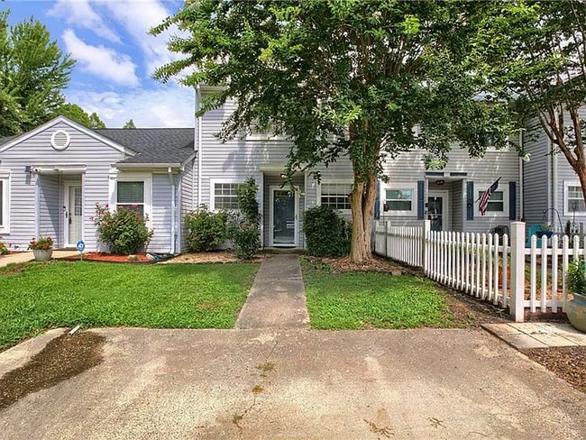 Photo - 2102 Victoria Ct Townhome