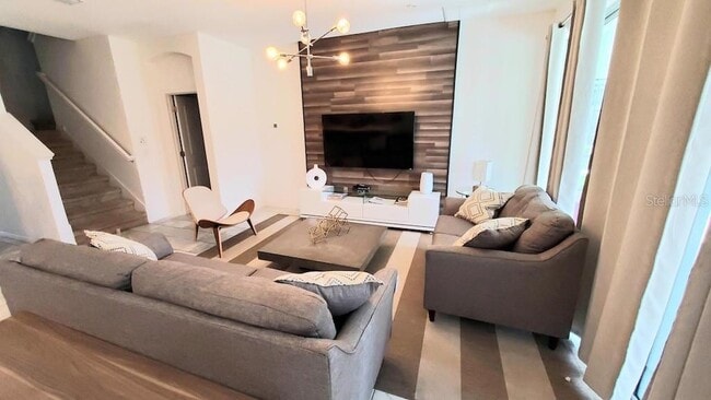 Photo - 3810 Oakville Ave