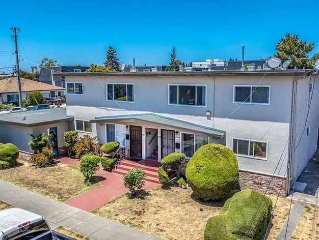 Building Photo - NB EBN T 1231-1237 Unit 1235