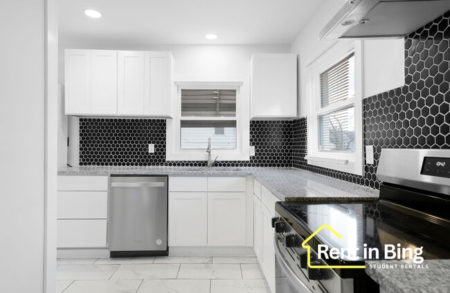 Building Photo - 38 Seminary Ave Unit 2