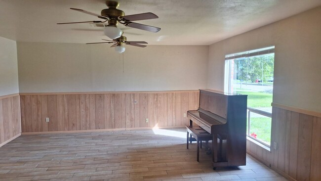 Photo - 1410 N Avenue R