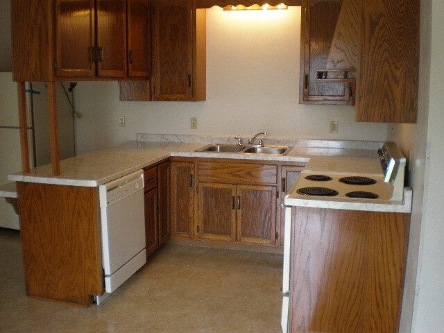 Building Photo - 913 N 11th St Unit LOWER Rental