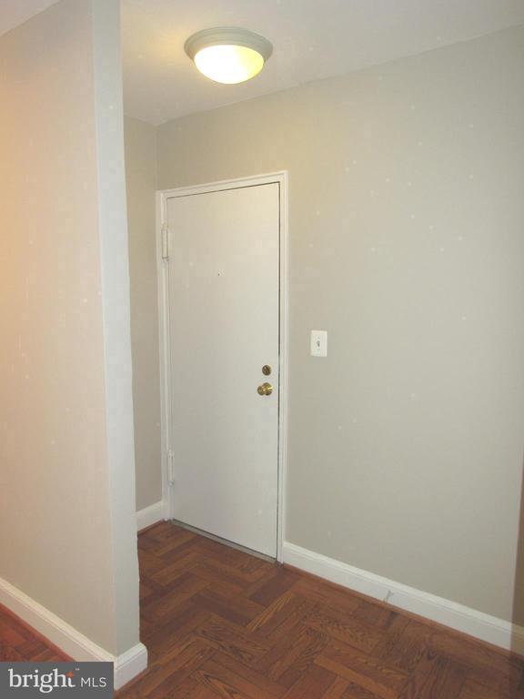 Building Photo - 1311 N Ode St Unit 612