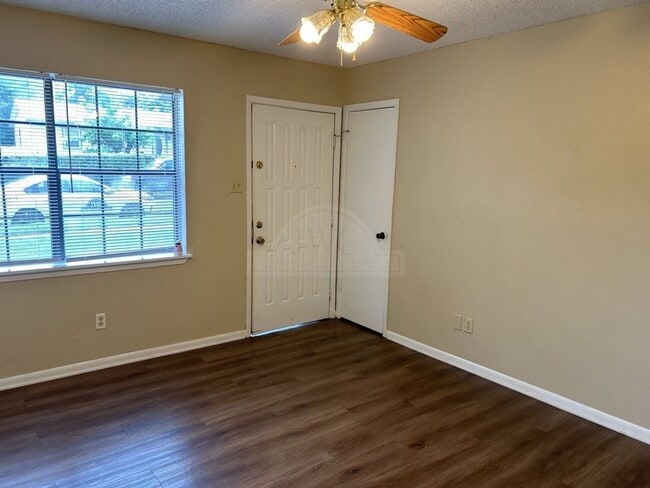 Photo - 821 Michelle Dr