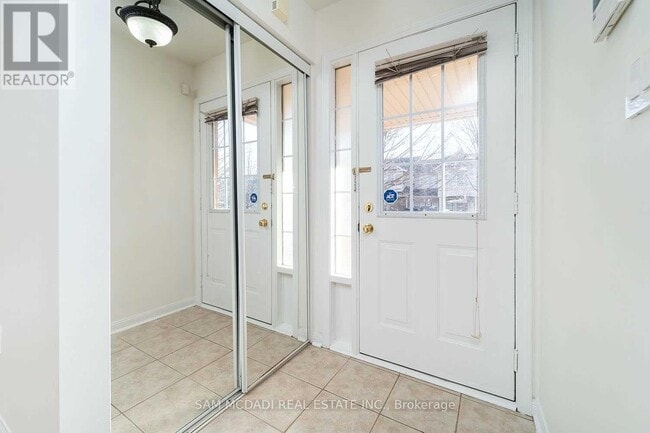 Photo - 2447 Baintree Crescent