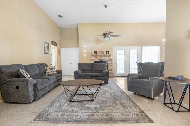 Photo - 14507 Bladenboro Dr