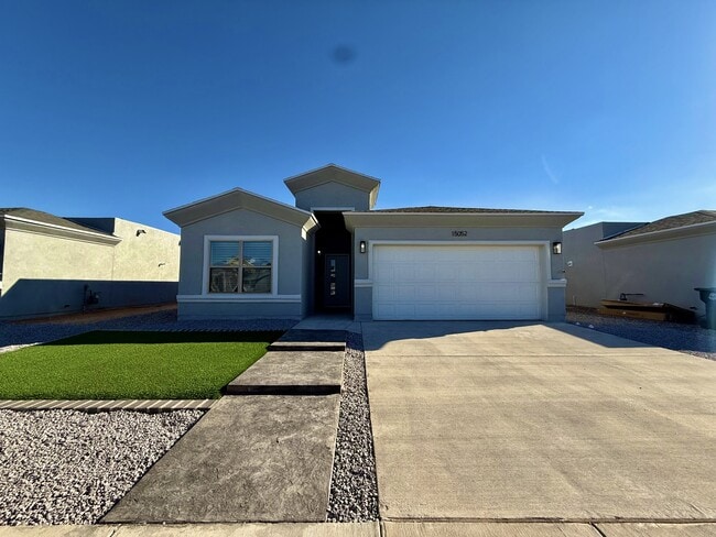 Building Photo - 15052 Destination Ave