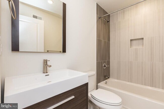 Photo - 812 N Burns St Unidad 2