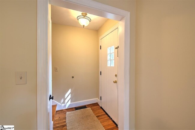 Photo - 10 Buist Ave