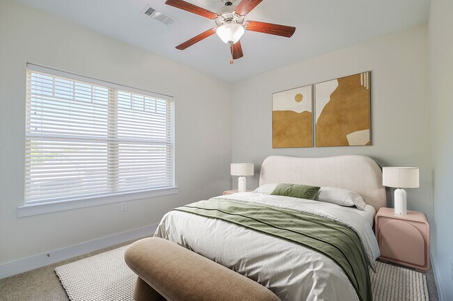 2 BR, 2 BA - 1,073SF