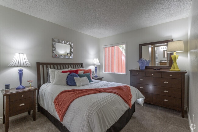 2BR, 2BA - Classic Master
