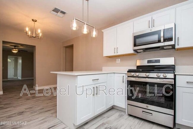 Photo - 402 E 33rd St