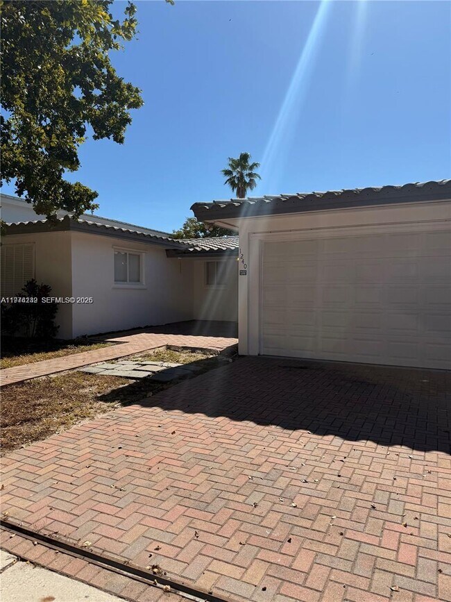Photo - 1240 NE 83rd St