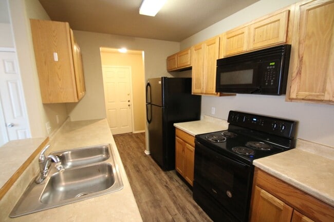 Photo - 8028-8030 Tanner Unit 8028