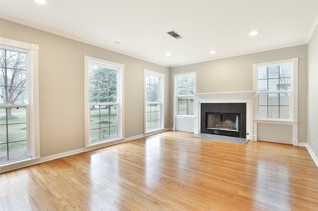 Photo - 423 W 32nd St