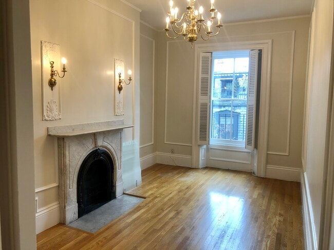 Building Photo - 127 Beacon St Unit 4R
