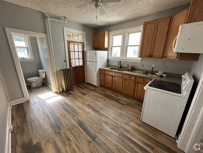 Kitchen & 1.5 bath - 635 s 4th st Rental