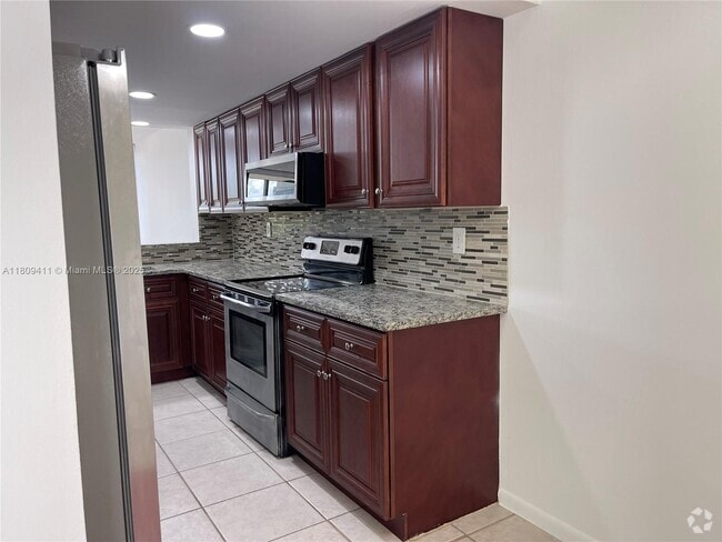 Building Photo - 2961 SW 87th Ave Unit #313 Rental