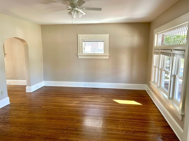 Photo - 631 W 5th St
