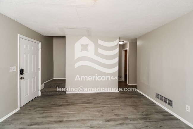 Photo - 212 Woodcrest Dr