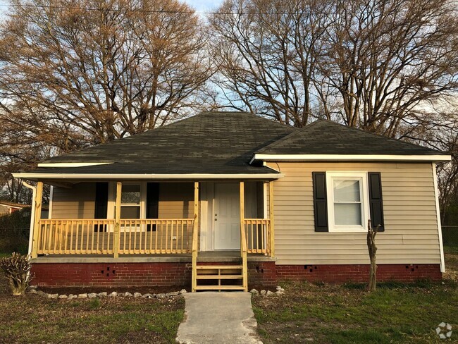 Building Photo - Two Bedroom Home - Hardwood Floors - Updat...