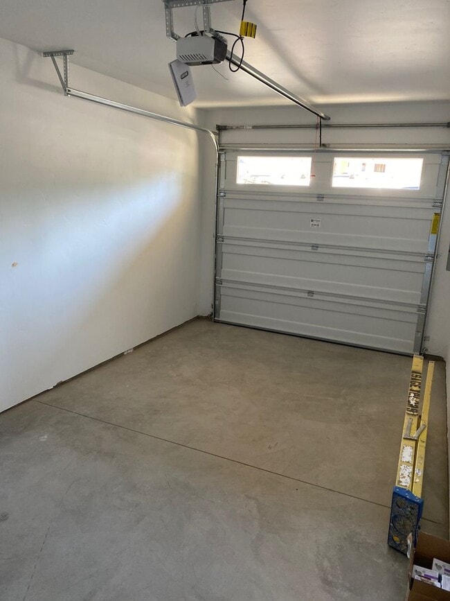 Photo - 61532 SE Jennifer Ln