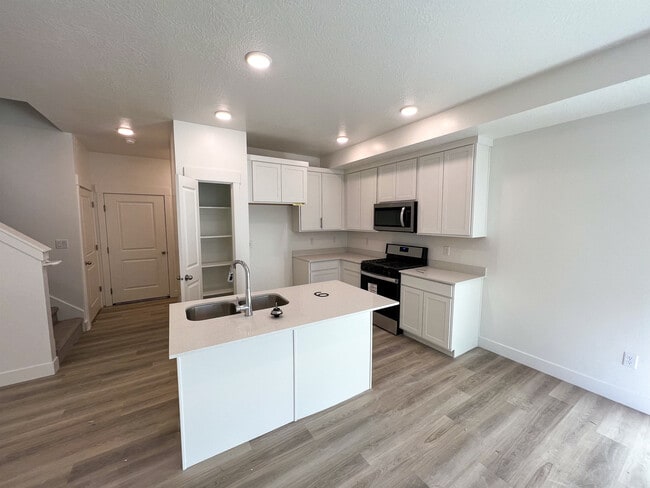 Photo - 904 N 1100 E