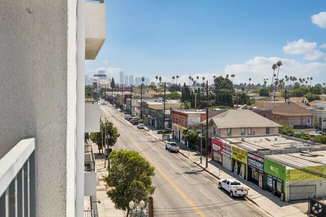 2BR, 2BA - 1,223SF - View