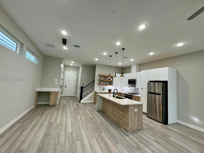 Photo - 7040 Avenue N