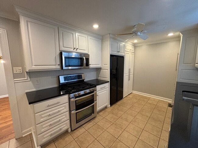 Photo - Updated 3 bedroom 1 bathroom Home in Kingw...