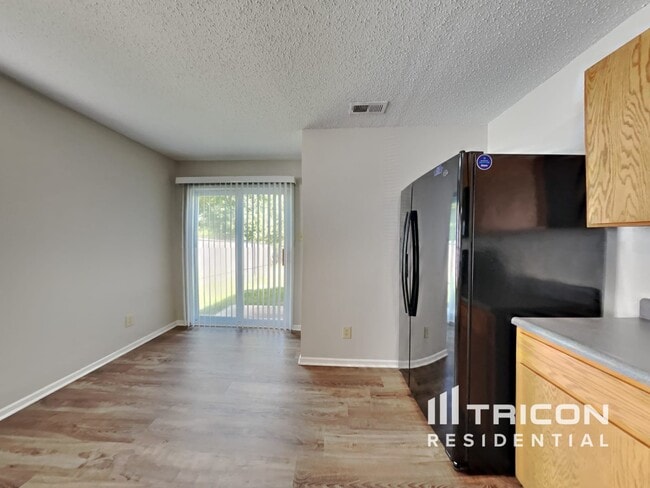 Photo - 8902 Hosta Way