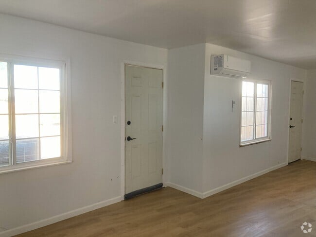 Building Photo - 902 W Hopi Dr Rental