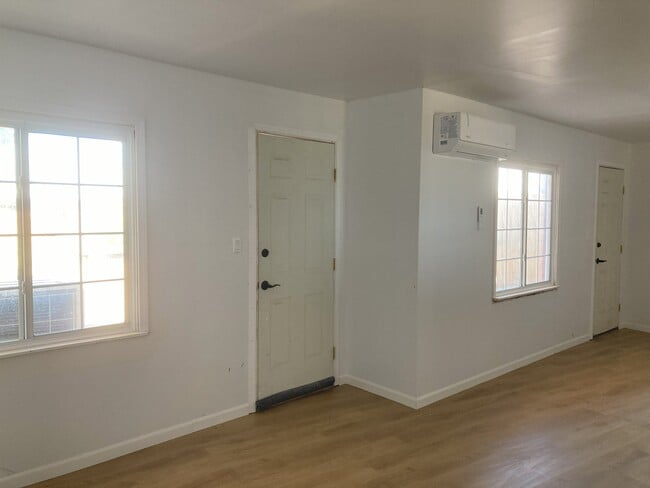 Building Photo - 902 W Hopi Dr Rental