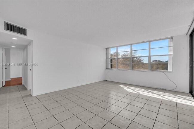 Photo - 2781 Taft St Unit 303