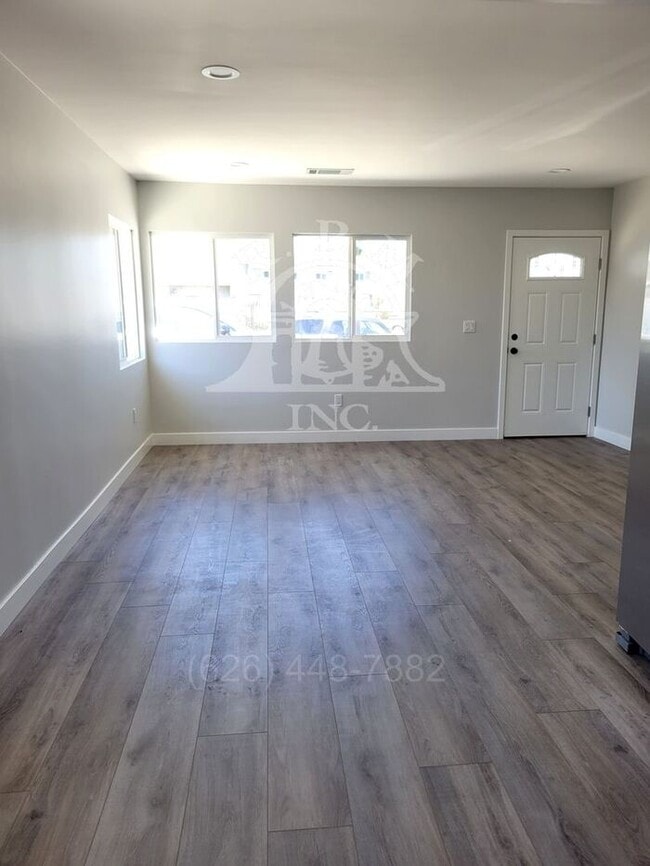 Photo - Modern 3 Bedroom Front House
