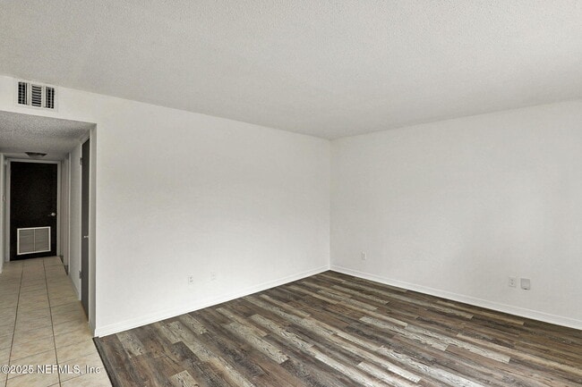 Photo - 475 Crabapple Ct Unidad B