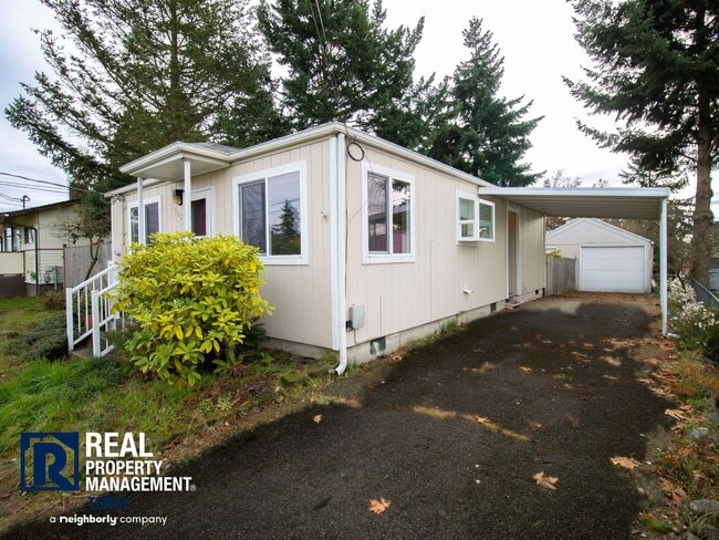 Photo - Charming 2 Bedroom Home with Large Yard & Garage!