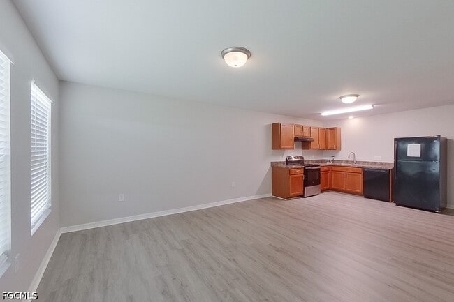 Photo - 3214 65th St W