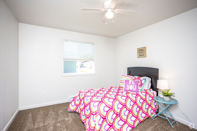 3BR, 1BA - Villa/1,008 SF - Park Place