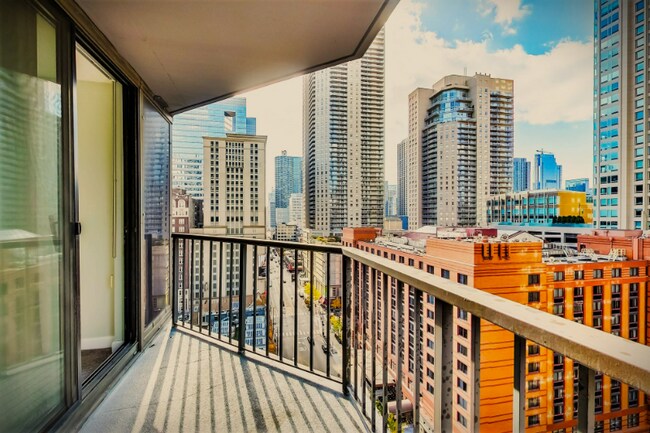 Photo - 10 E Ontario St Unidad 1305