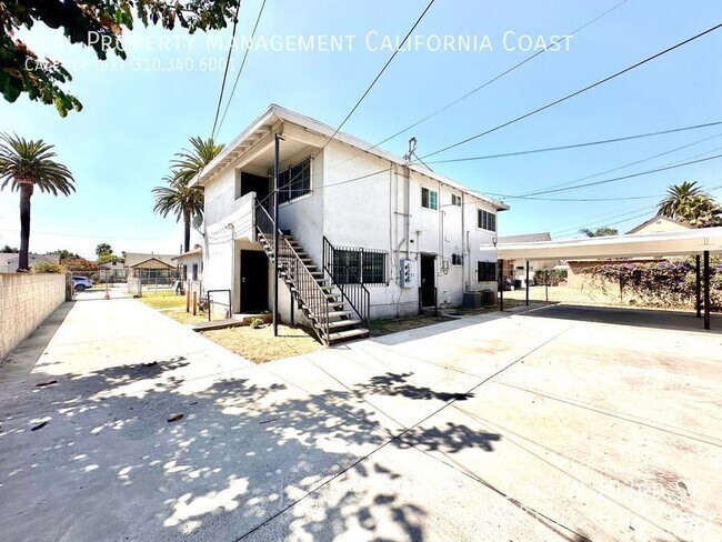 Building Photo - RENOVATED 3 Bedroom 1 Bath Apartment with ...