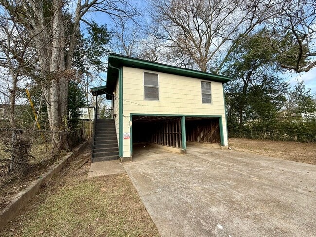 Building Photo - Adorable 1 bedroom 1 bath in the heart of Tyler!