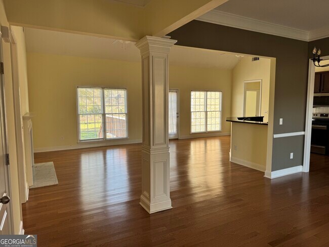 Photo - 1040 Willowynd Point