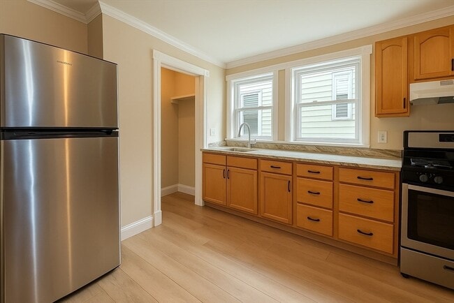 Building Photo - 19 Howell St Unit 2